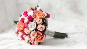 Buquê de Rosas Variadas